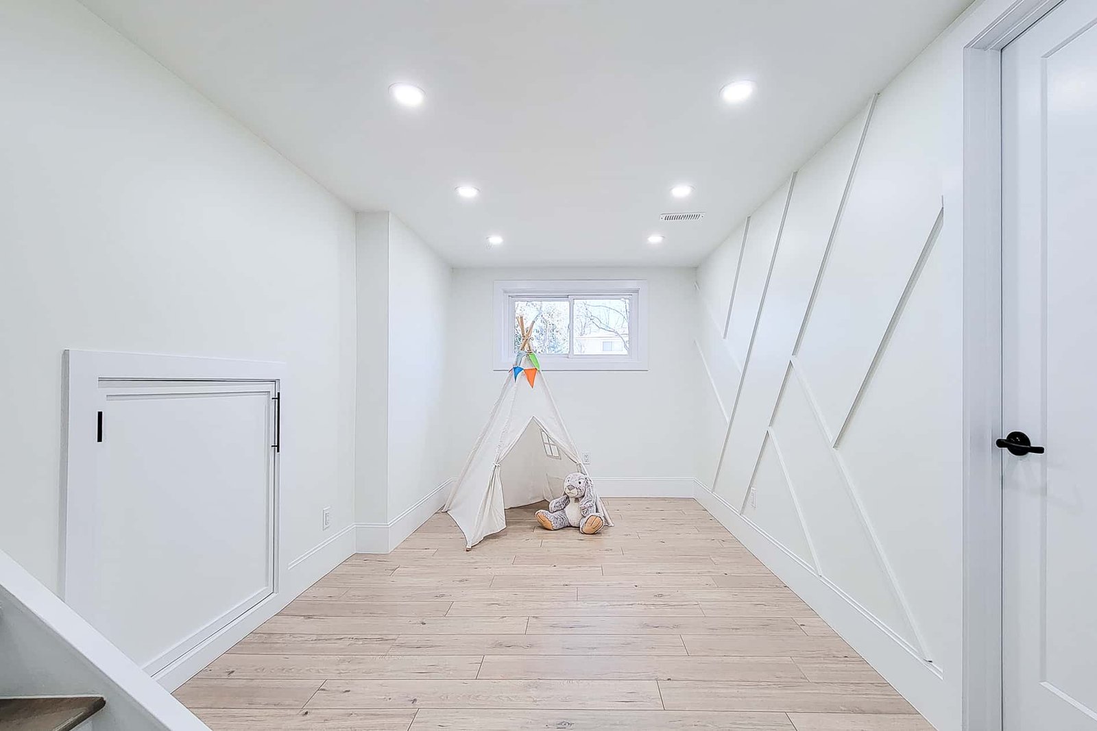 Finished basement — Inoa Construction project